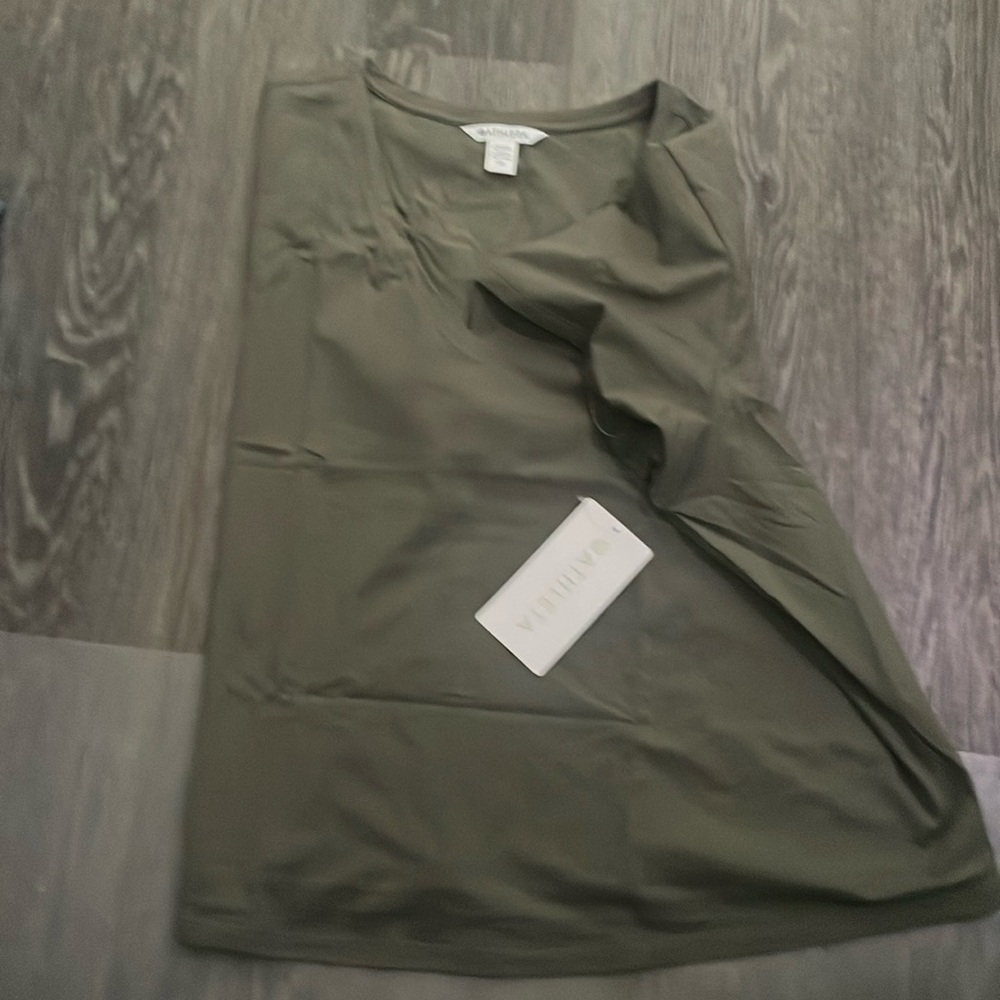 Brand New Athleta Essential V-neck Tee